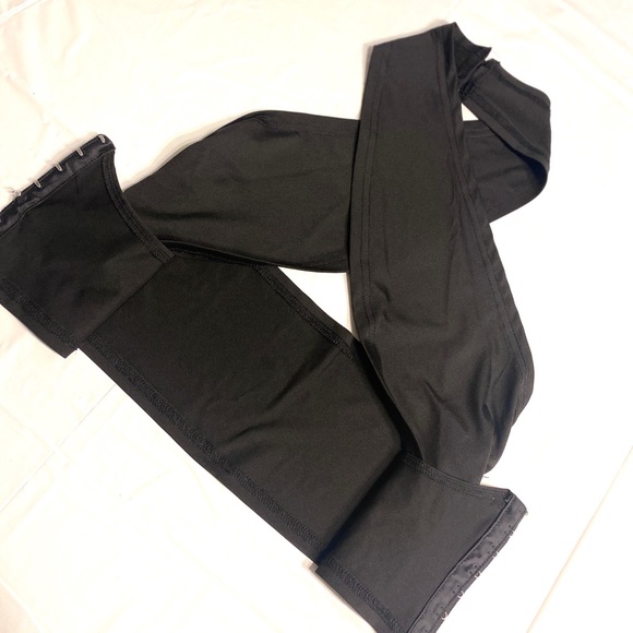 SHEIN Cut Out Backless Crop Halter Top - Picture 5 of 5